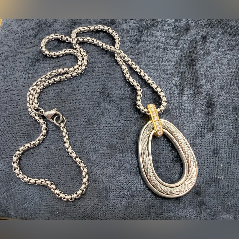 Avon Two-Tone Twisted vintage Cable oval pendant necklace w/CZ. EUC 18”